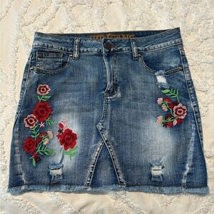 VIP Embroidered Jean Skirt L